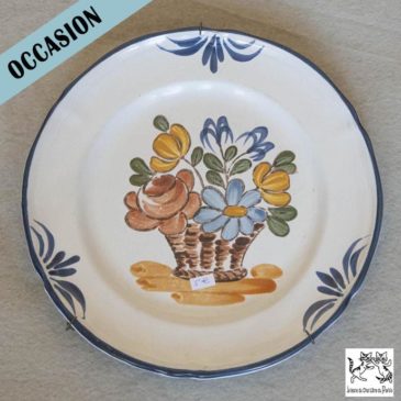 Assiette décorative motif fleurs avec support mural